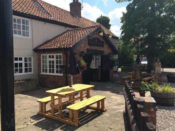 The Fountain At Tuxford & The Square And Compass Normanton On Trent Hotel Bagian luar foto